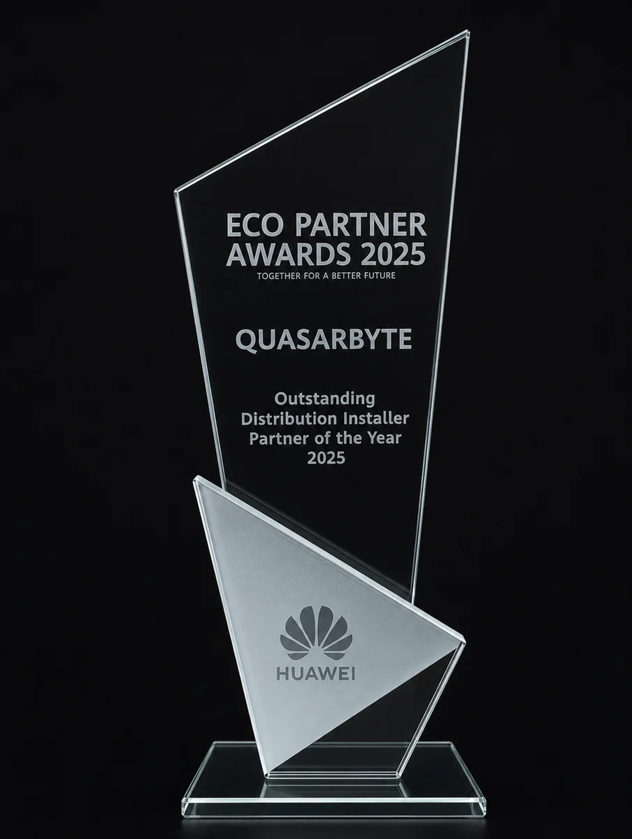 Trofeo Huawei Eco Partner Awards 2025 otorgado a QuasarByte como Outstanding Distribution Installer Partner of the Year